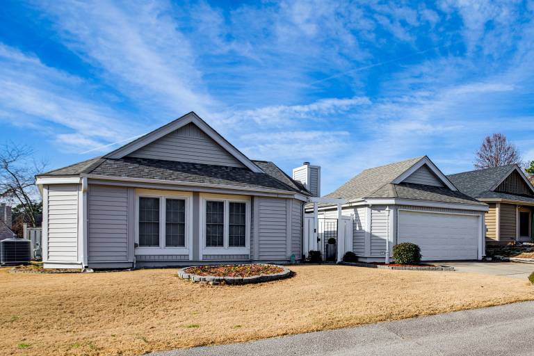 Private Yard & Gym Classic Columbia Home