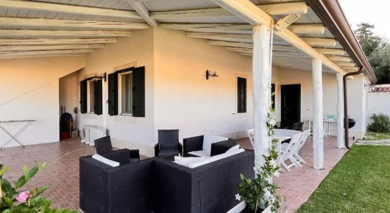 Villa with 2 rooms for 6 persons — photo 4