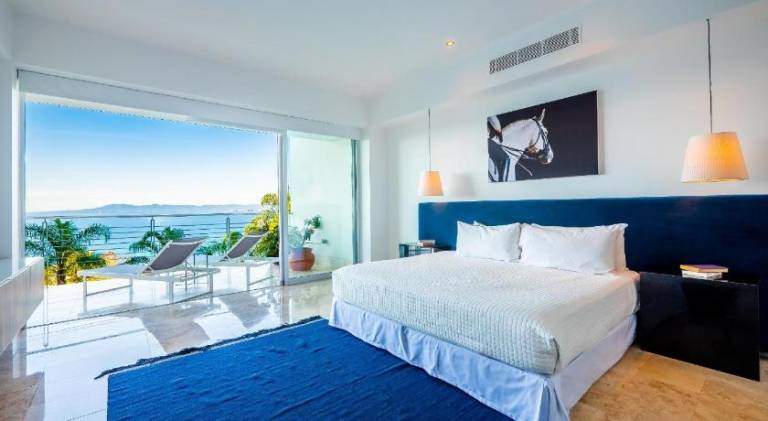 House with patio, jacuzzi & pool | Beach nearby | Pets allowed — photo 2
