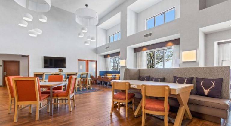 Hampton Inn & Suites Greeley — photo 3