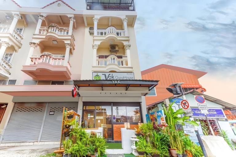 Apartment with patio | Close to Wat Chedi Luang | Good for workation — photo 3