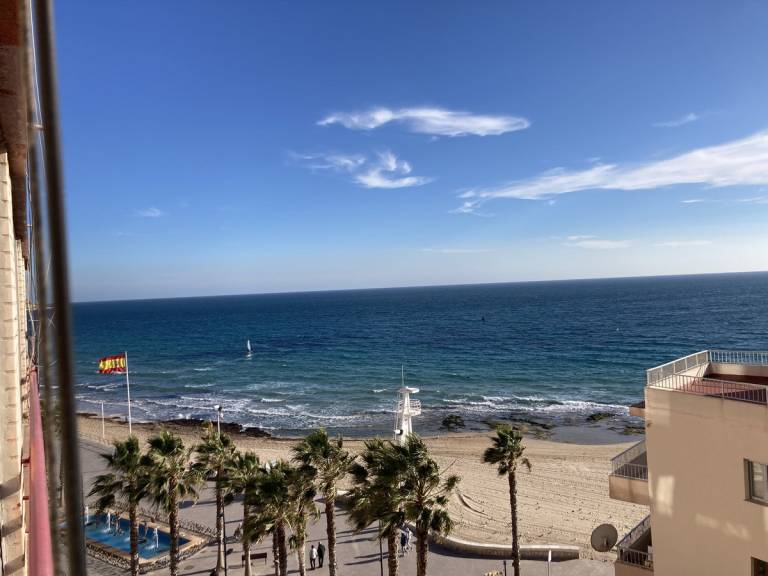 Holiday apartment with patio in Alicante