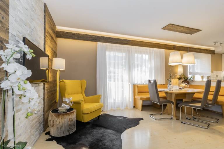 Rental apartment with patio, heated pool & fast internet | Mountain view | Pet-friendly in Appiano Sulla Strada del Vino