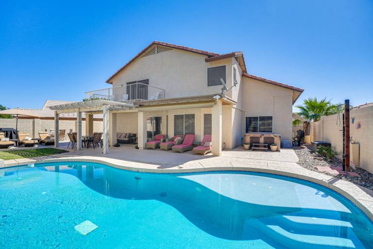 Pool Patio & Hot Tub Surprise Home Near Golfing