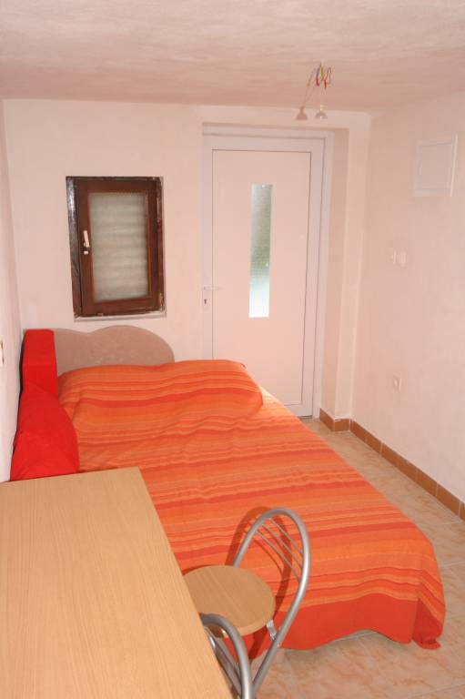 One bedroom apartment near beach Cove Skozanje, Hvar (A-4624-c) — photo 3