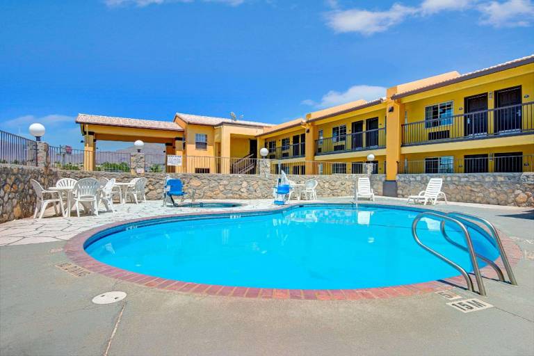Days Inn by Wyndham El Paso West — photo 2