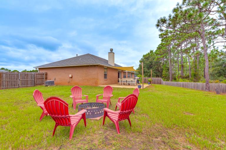 Pensacola Home w Fire Pit 7 Mi to Beaches