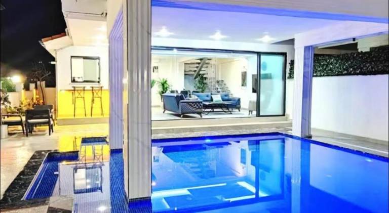 Beautiful villa with private pool, hot tub & terrace | Pets allowed in Serik
