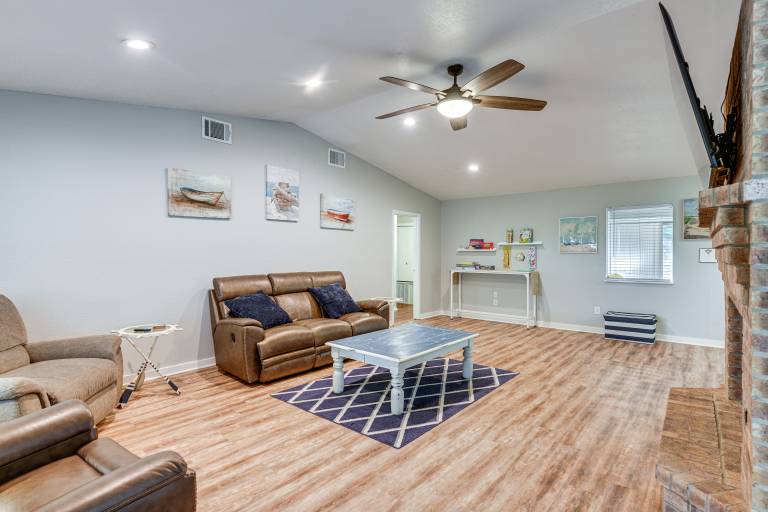 4 Mi to Beach: Gem w/ Private Pool in Rockport — photo 4