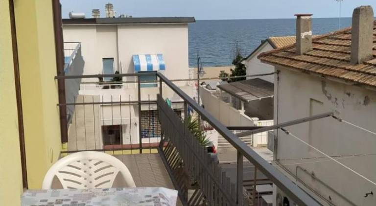 Holiday apartment with 2 rooms for 4 persons in Numana