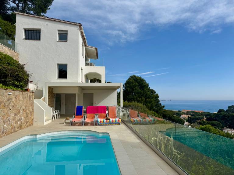 Fantastic Villa with Pool and Stunning Sea Views in Begur
