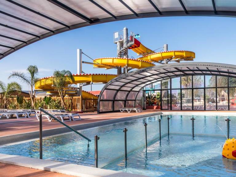 Family-friendly mobile home with patio & heated pool | Pets are welcome — photo 3