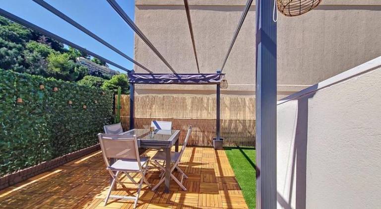 Rental apartment with patio & yard — photo 4