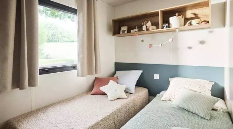 Mobile home with barbecue, jacuzzi & pool — photo 5