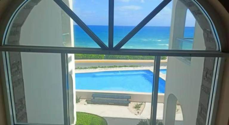 SEA-FRONT VILLA, Isla Mujeres! Stunning Sea Views! in Isla Mujeres