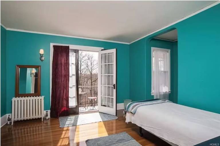Bed and breakfast  Scarsdale