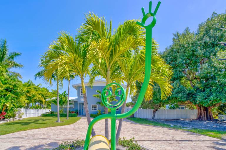 Easy Breezy Family Complex 5BR 3BTH 100ft Dock, Pool, & Beach! — photo 2