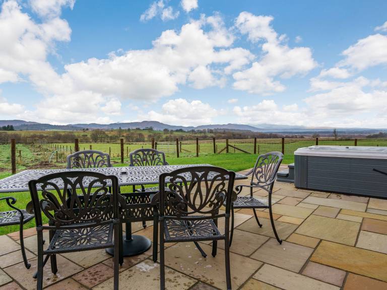 Cottage with BBQ, jacuzzi & garden | River view — photo 2