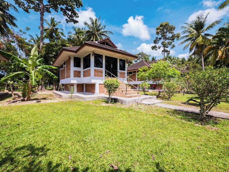 Resort  Lipa Noi