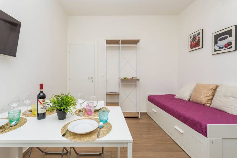 Family-friendly wonderful holiday apartment with patio & fast internet | Next to Castello Ursino | City view | Pets allowed — photo 2