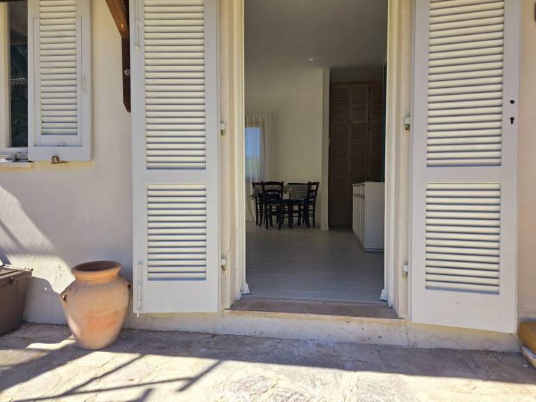 Rental apartment with barbeque & yard — photo 5