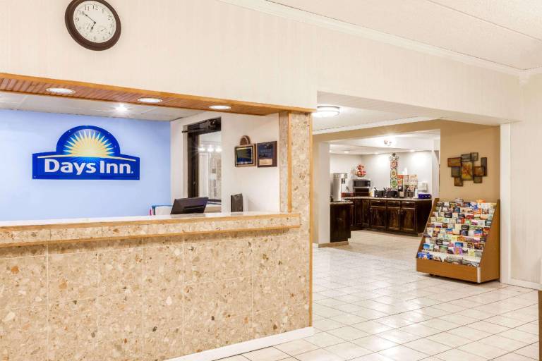 Days Inn by Wyndham Syracuse — photo 3