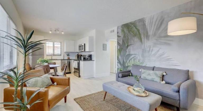 Beachy&Boho apt for 6 people with kitchen and pool in Fort Lauderdale, FL
