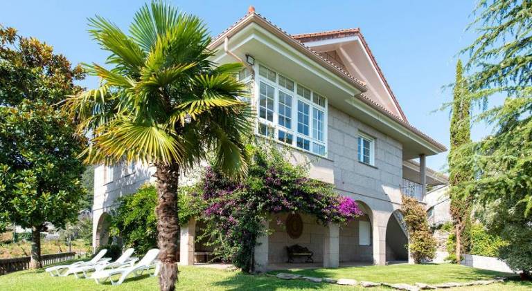 Villa with pool & jacuzzi in Vigo