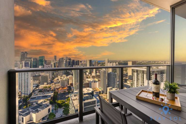 Beautiful Studio with Private Balcony Gym Pool