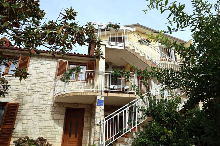 Holiday apartment with terrace — photo 3