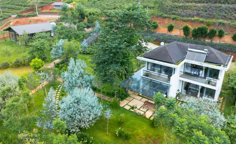 Villa with yard & barbeque in Da Lat
