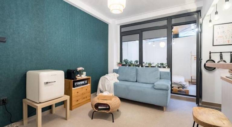 Apartment with pool & hot tub | Close to University Square — photo 2