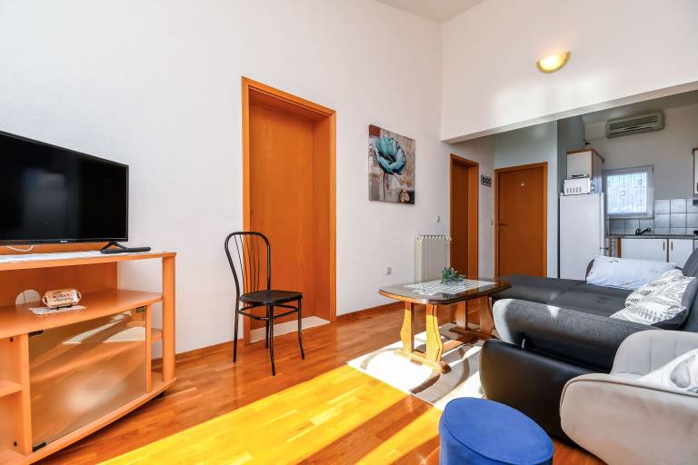 Beautiful rental apartment with yard, terrace & BBQ | Sea view | Beach nearby | Pets are welcome — photo 5