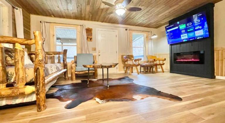 Lovely vacation home with hot tub | Pets are welcome in Sevierville, TN