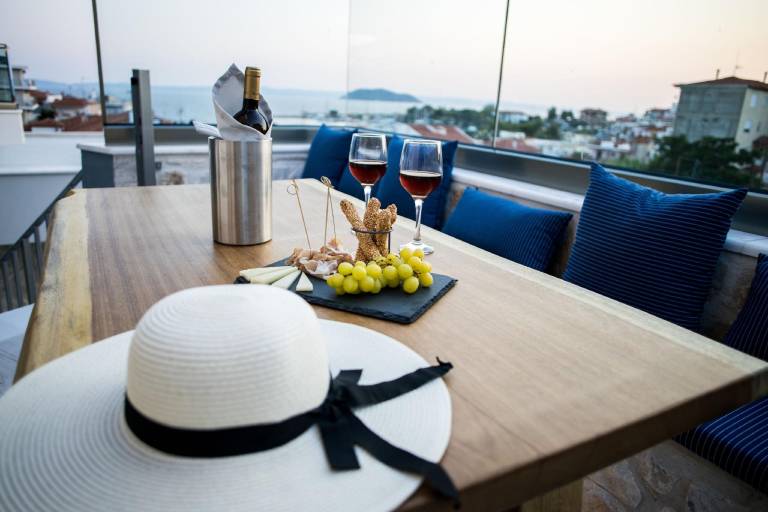 Serviced apartment with garden & terrace — photo 5