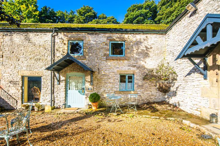 Nice cottage with yard & pool | Pets allowed in Bakewell
