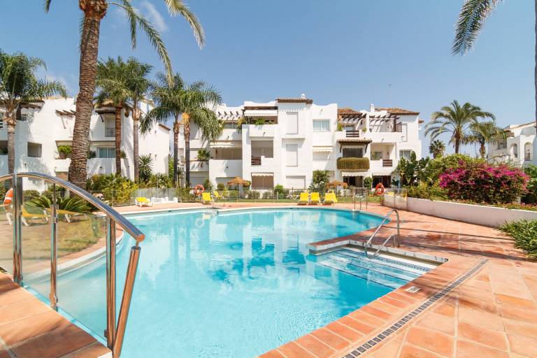 Avalon Apt Costalita Close To The Beach And Golf in Estepona