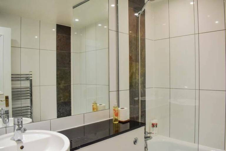 Chic & Cosy 2BD Flat 2 Mins From Earl s Court Tube