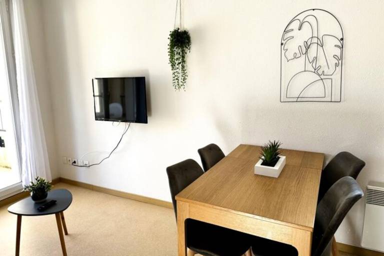 Apartment with patio | Pet-friendly — photo 2