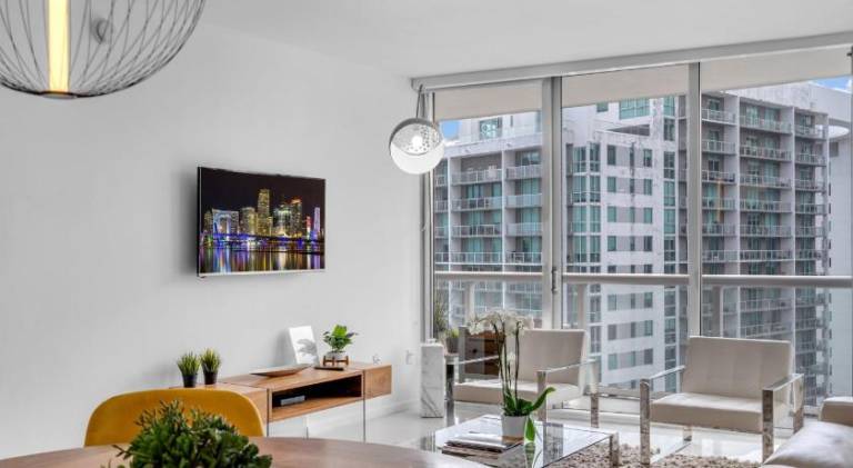 Holiday apartment with pool | Near Bayfront Park — photo 3