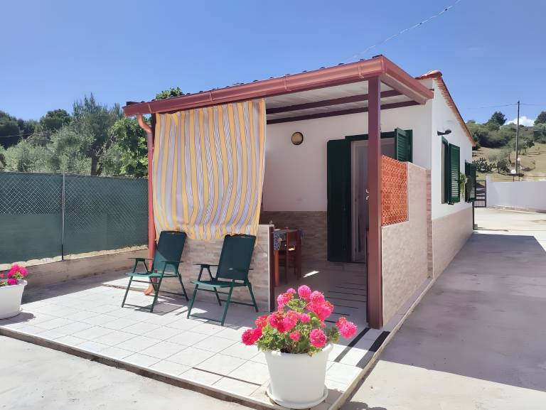 House with terrace, grill & yard | Garden view — photo 3