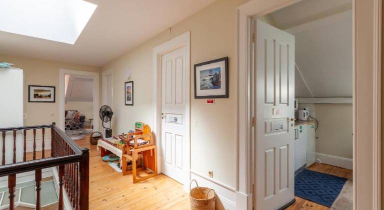 Holiday apartment with yard, patio & barbecue | Close to Monastery of Santa Cruz | Perfect for remote work | Dogs allowed — photo 4