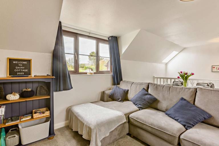 Fully equipped beautiful cottage with yard & pool | Pets allowed — photo 4