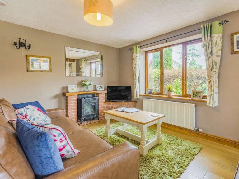 Fully equipped beautiful cottage with garden & hot tub | Dogs allowed — photo 4
