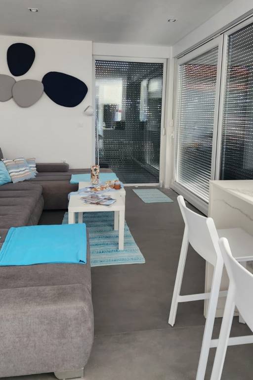 Three bedroom apartment near beach Banjol, Rab (A-19752-a) — photo 3