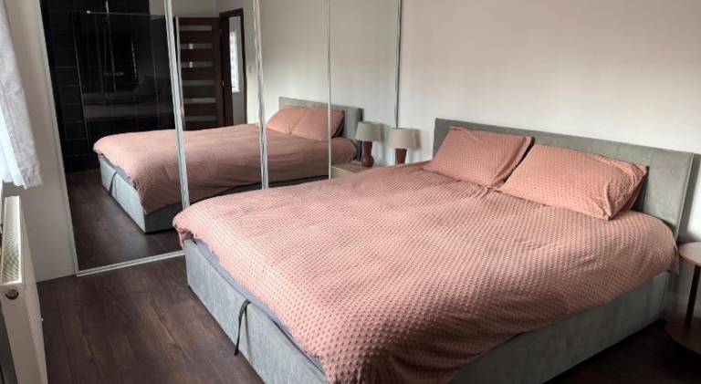 En Suite Super King Sized Bedroom Homestay Close to Doncaster Racecourse — photo 2