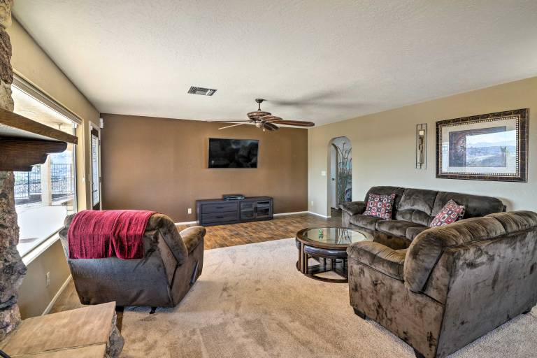 Bullhead City Home w/ Private Pool, Hot Tub & View — photo 5