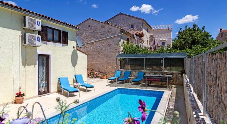 Villa with pool in Tar-Vabriga