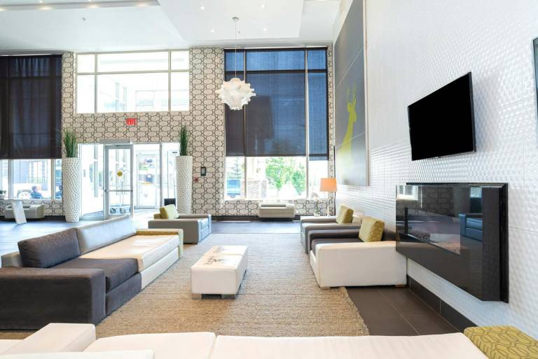 Sandman Hotel & Suites Calgary South — photo 2