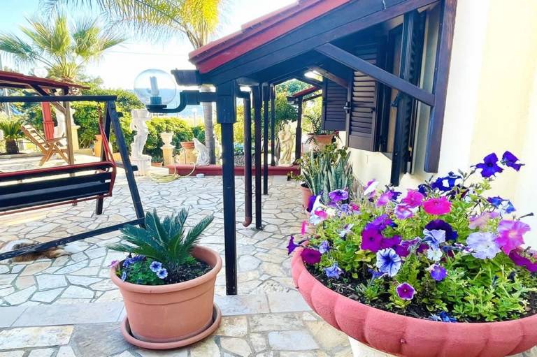 Nice house with barbeque, patio & private pool | Pets allowed — photo 5